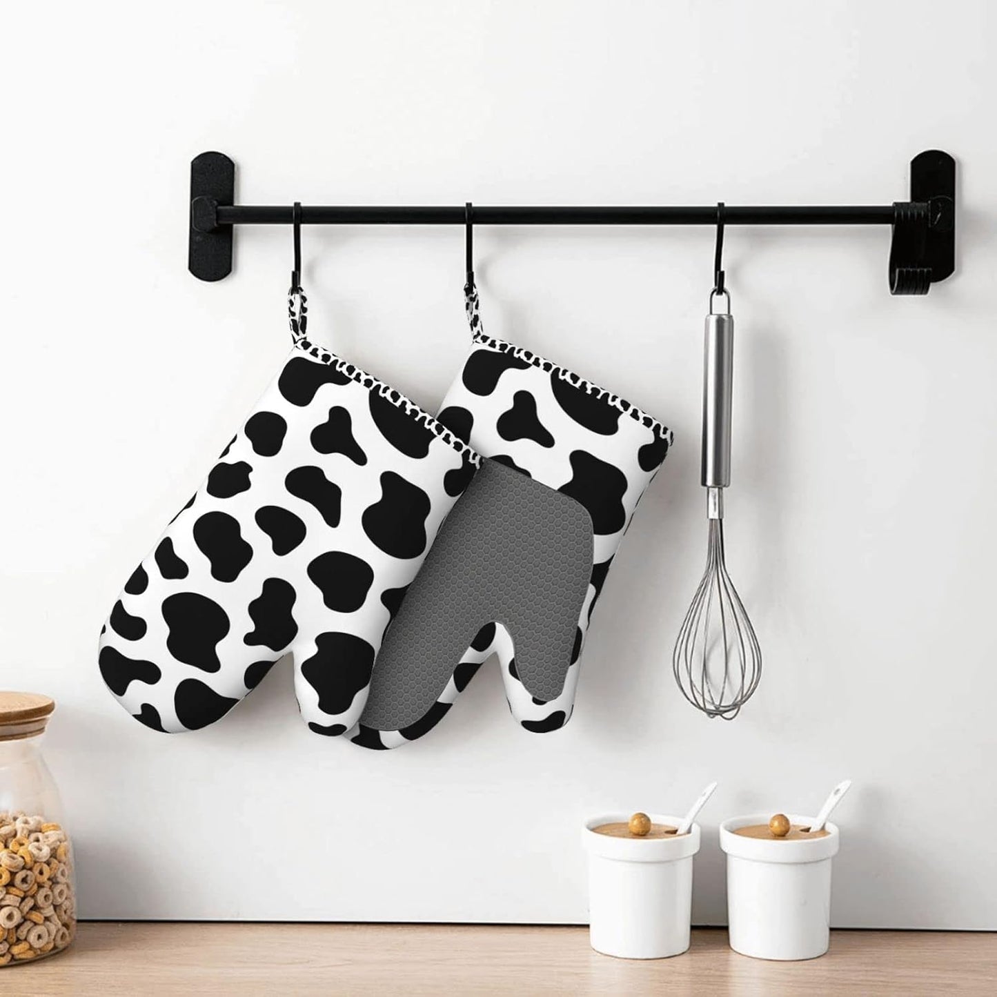 Cow Print Oven Mitts and Pot Holders Sets of 2,Resistant Recycled Infill Silicone Non-Slip BBQ Gloves for Kitchen,Cooking,Baking,Grilling