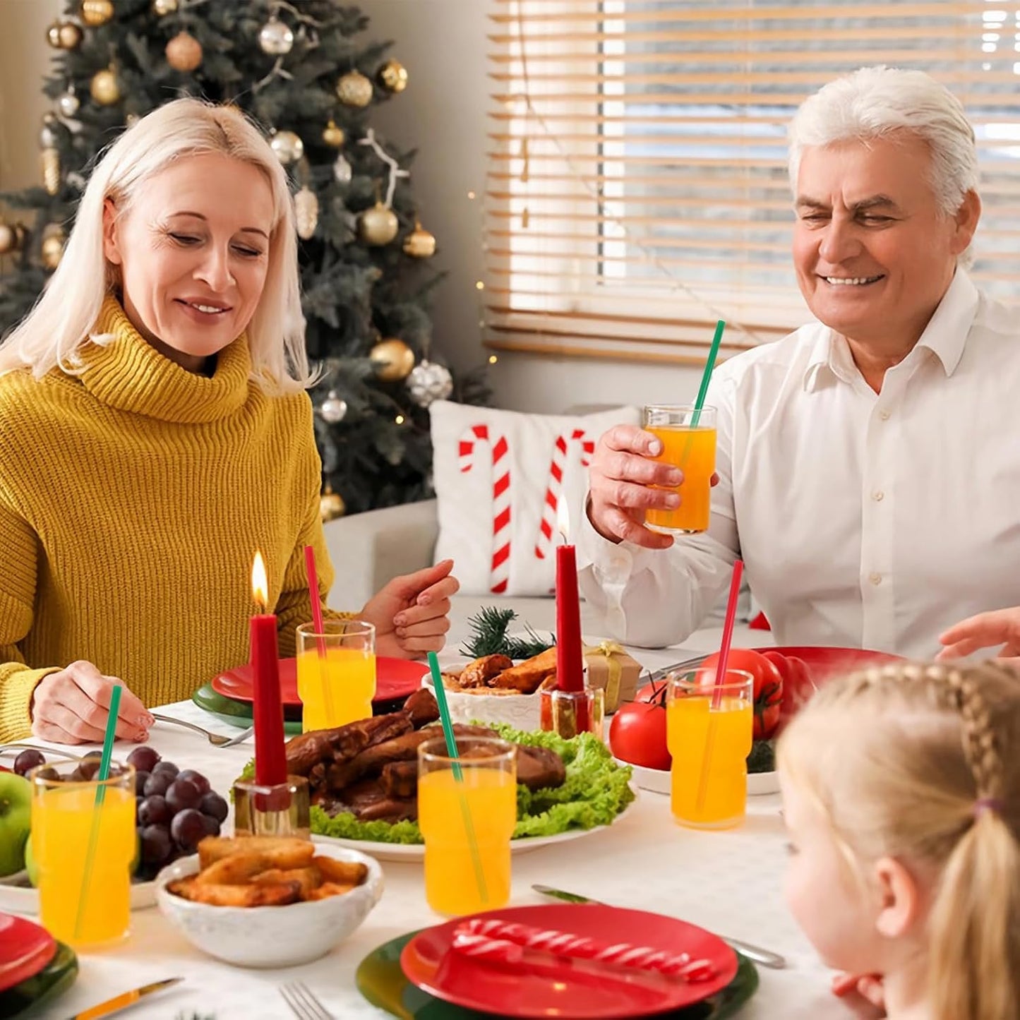 JANYUN 30 Pcs Christmas Straws Plastic, Reusable Red and Green Straws 9 Inch Xmas Hard Plastic Drinking Straws with Cleaning Brush for Holiday Christmas Party Favors Supplies Table Decoration