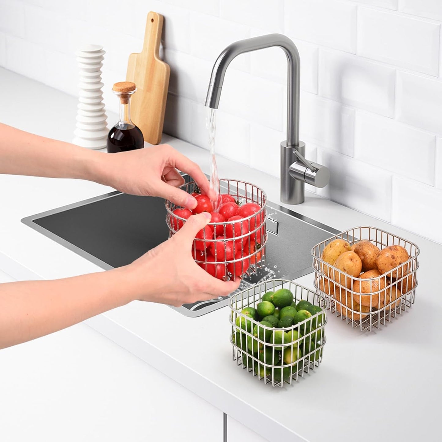 304 Stainless Steel Wire Mesh Fruit Basket Colander, 1.2L Countertop Storage Organizer for Fruits, Vegetables, Snacks.4.33 x 4.33 x 3.94 in (11cm,Rounded Square)