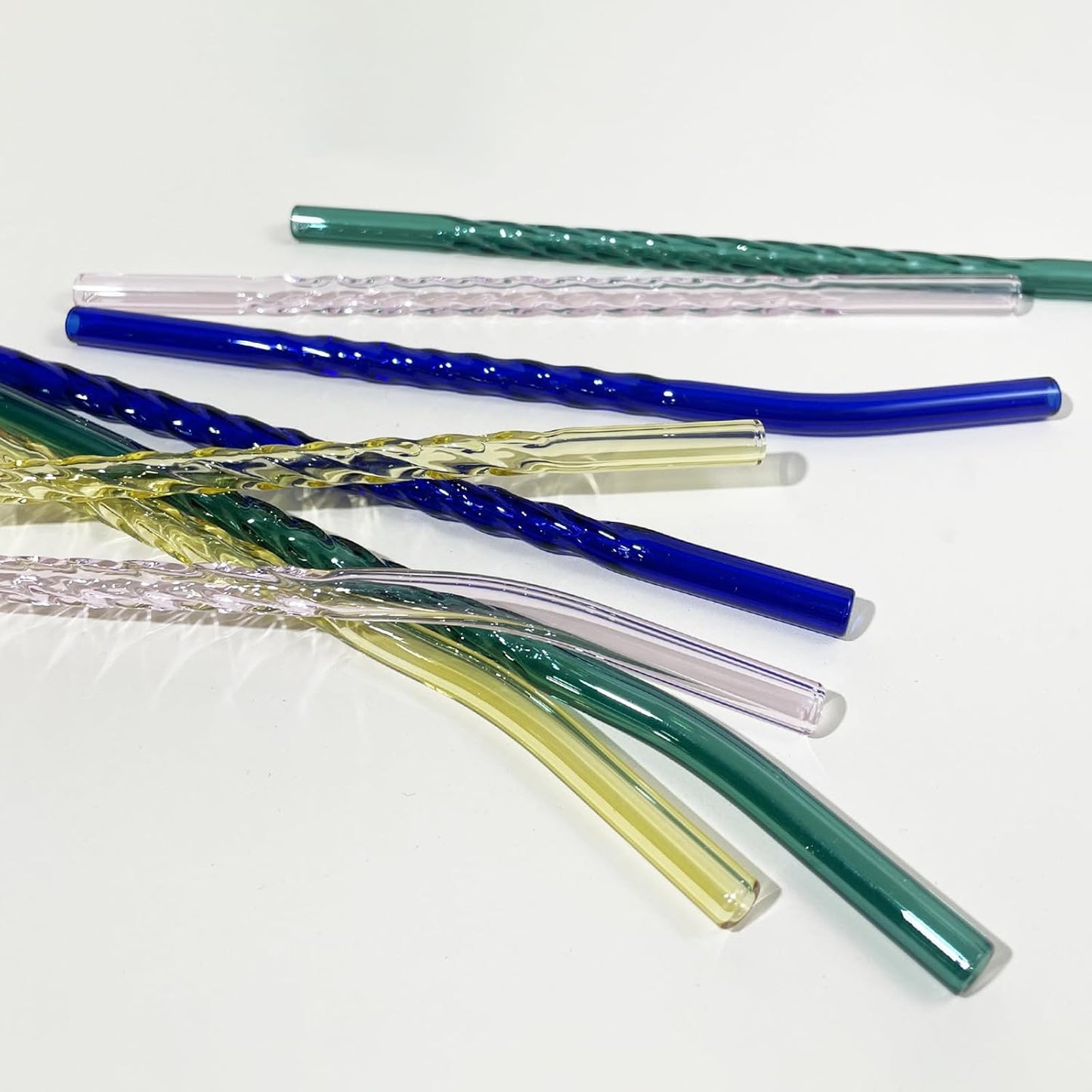 Reusable Glass Straws Clear Twist Shape Sets of 8 with 4 Bent and 4 Straight Straws & 2 Cleaning Brushes, 8 Inch x 0.3" Thick Glass Drinking Straw for Tumblers Gift Wrap Dishwasher Safe