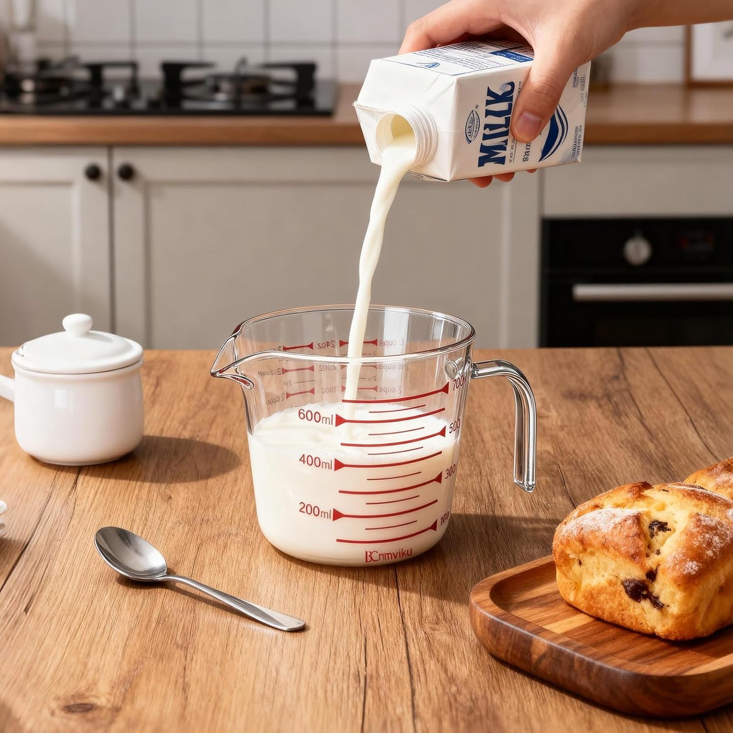 BCnmviku Glass Measuring Cups High Borosilicate [Insulated Handle | V-Shaped Spout]For Prepping Baking and Cooking Preheated Oven Dishwasher Freezer and Microwave Safe (700ml)