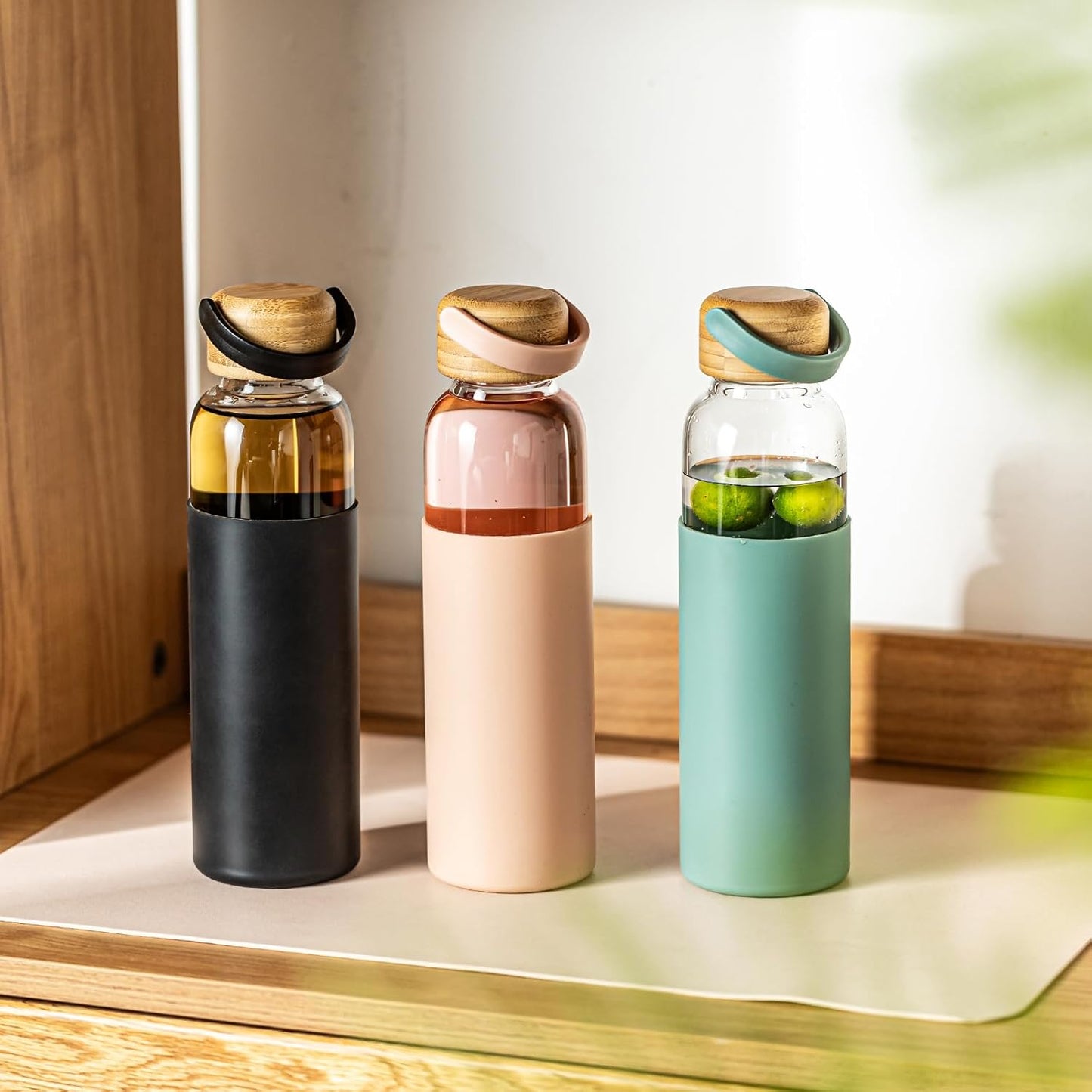 21oz Borosilicate Glass Water Bottles with Silicone Non-Slip Sleeve & Leak-Proof Lid-Reusable Drink Bottle for Office,Travel,Gym,Hiking-BPA Free,Ideal Gift for Home,Car &Fitness (Pink)