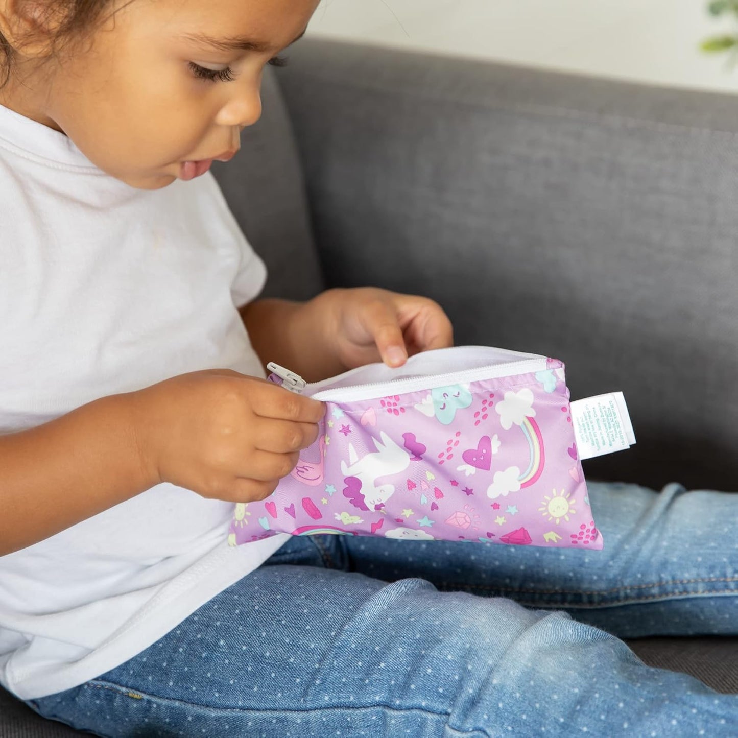 Bumkins - Cloth Snack & Sandwich Bags - For Storage, Travel, Food Prep, Lunch - Reusable, Water Resistant, Washable, Dishwasher Safe - Snack Bags for Kids - Zipper Closure -Unicorns & Rainbows -4 Pack