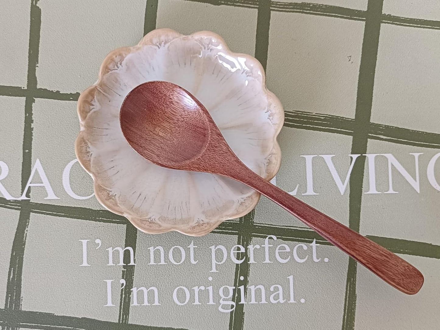 Ceramic Spoon Rest for Stove Top, Flower Cute Spoon Rest for Kitchen Counter, Cooking Spoon Holder for Kitchen Counter, Utensil Rest Spatula Rest Ladle Holder Tong Rest, 1 PC (Retro, Beige)