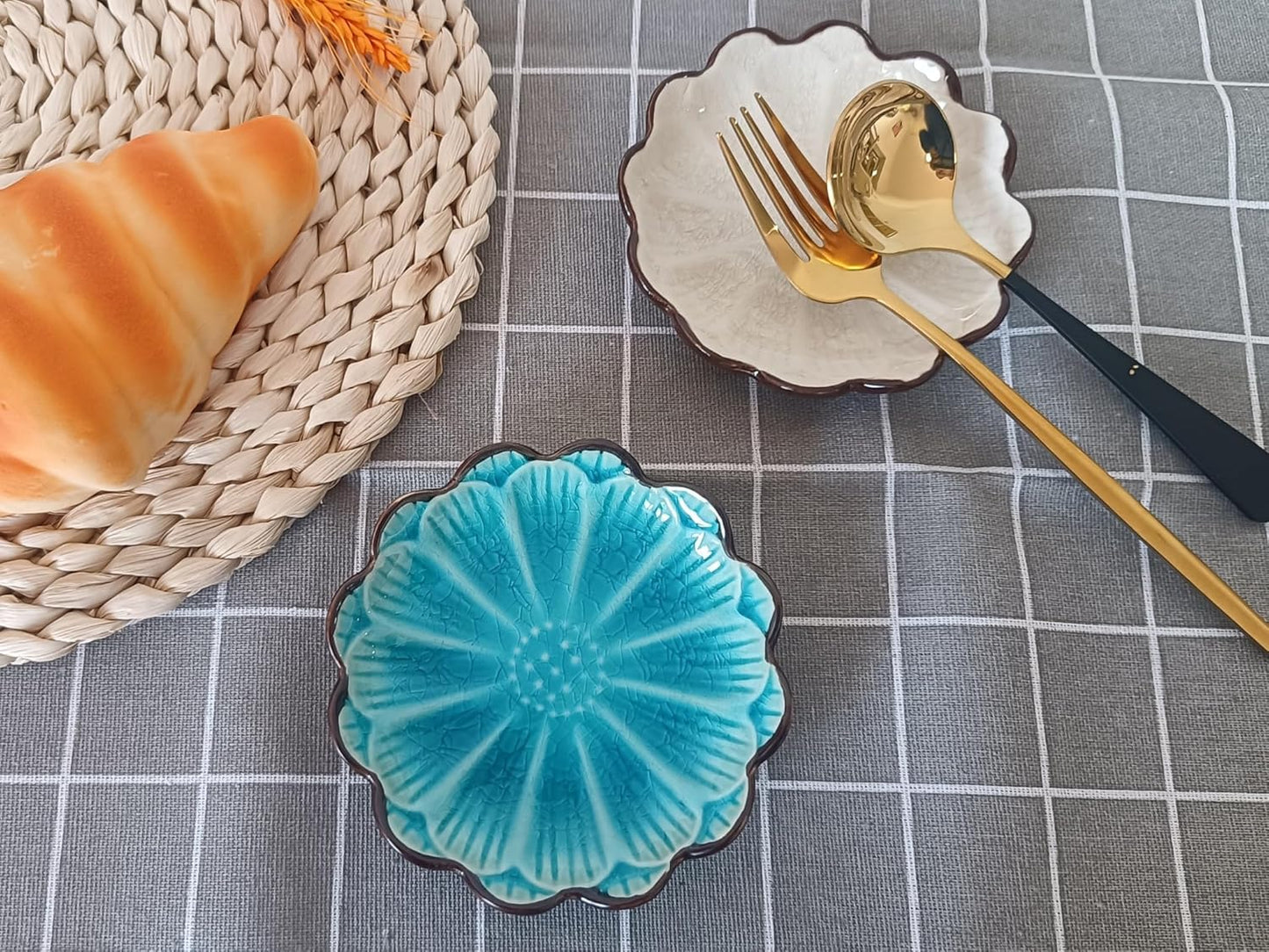 Ceramic Spoon Rest for Stove Top, Flower Cute Spoon Rest for Kitchen Counter, Cooking Spoon Holder for Kitchen Counter, Utensil Rest Spatula Rest Ladle Holder Tong Rest, 1 PC (Ice Cracks, Lake Blue)