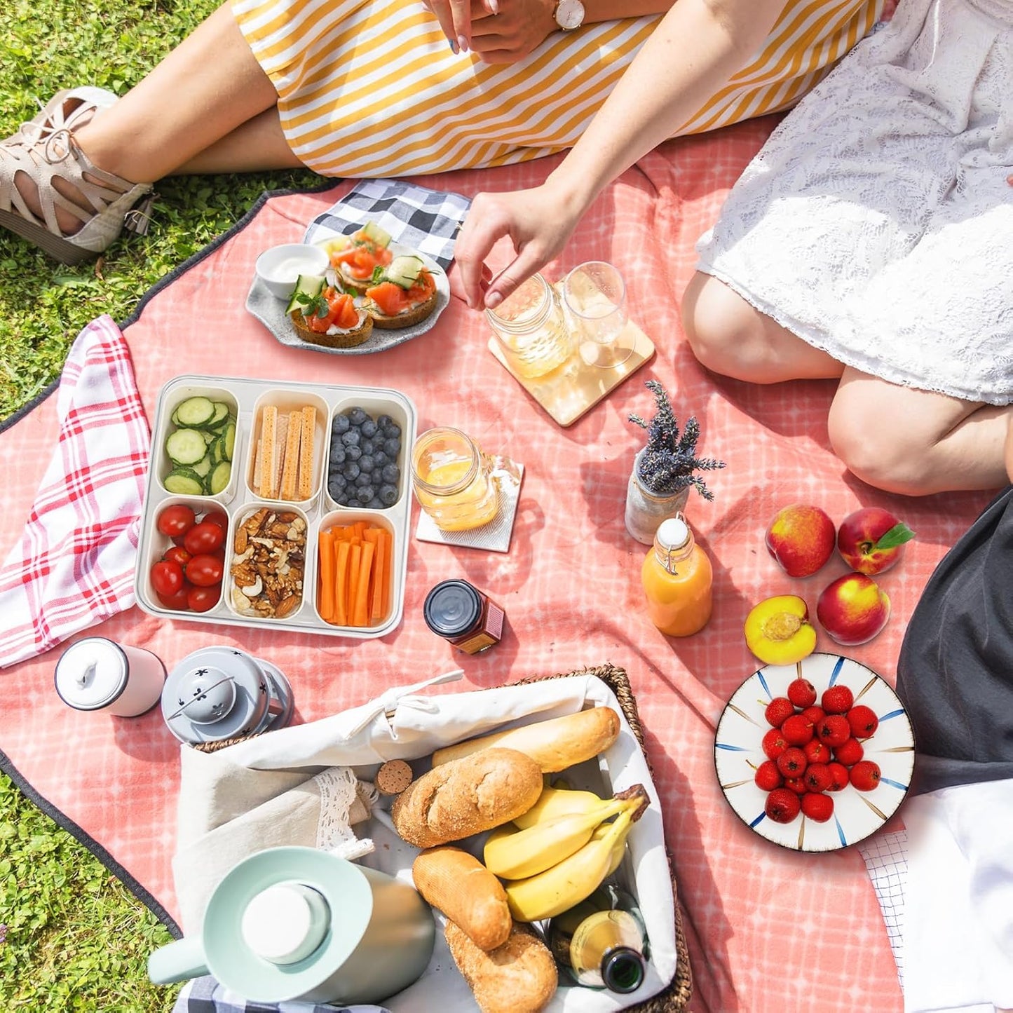 Divided Serving Tray with Lid and Handle, Portable Snack Box Container, 6 Compartments Veggie Fruit Snackle Tray,Charcuterie Platter Box Container for Party, Travel, Entertaining,Picnic, SMALL SIZE