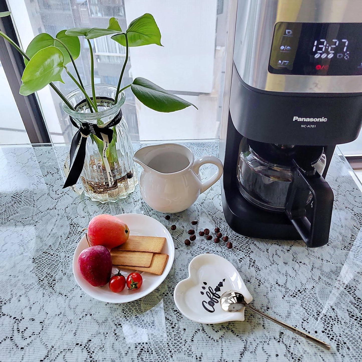 Heart-shaped Coffee Spoon Rest, Mini Coffee Spoon Holder, Small Ceramic Spoon Rest for Coffee Stirrers, Teaspoon, Bar Spoon, Coffee Bar Accessories, Coffee Station (White+Sliver spoon)