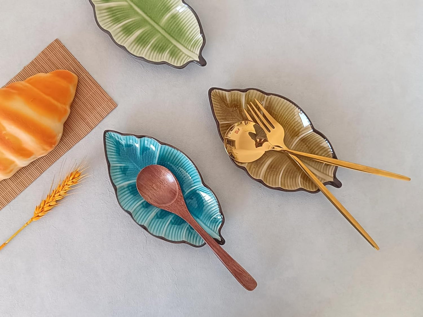 Ceramic Spoon Rest for Stove Top, Ice Cracks Leaf Cute Spoon Rest for Kitchen Counter, Cooking Spoon Holder for Kitchen Counter, Utensil Rest for Spoon Spatula Ladle or Tong, 1 PCS (B, Lake Blue)