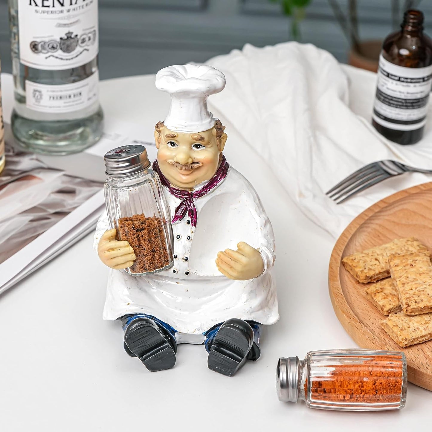 Rustic Spice Dispenser Shaker Holder with Glass Spice Jars - Salt And Pepper Dispenser with Resin Chef Figurine And Statues Holder - Farmhouse Kitchen DéCor