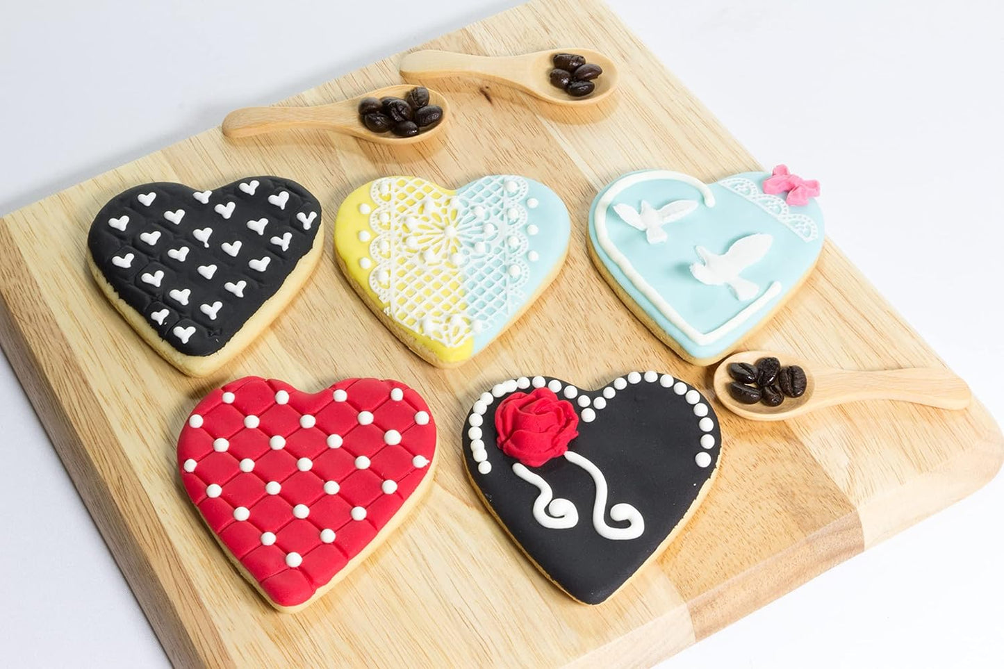 Bakerpan Black Royal Icing Mix for Decorating Cookies and Cakes - 16 Ounces (1 lb) (Made in USA)